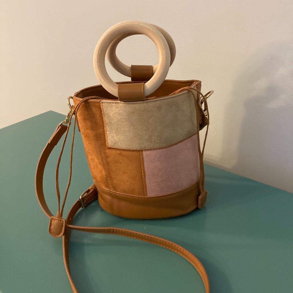 Modern Tan Bucket Crossbody Bag with Structured Design